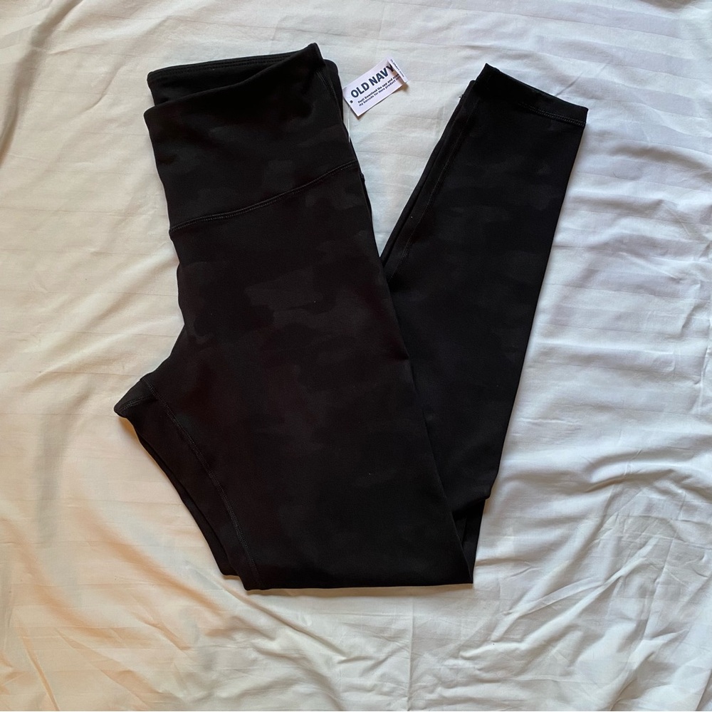 NWT Old Navy Active Leggings-size M